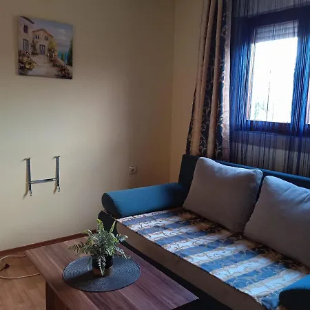 Airport Niki And Apartment